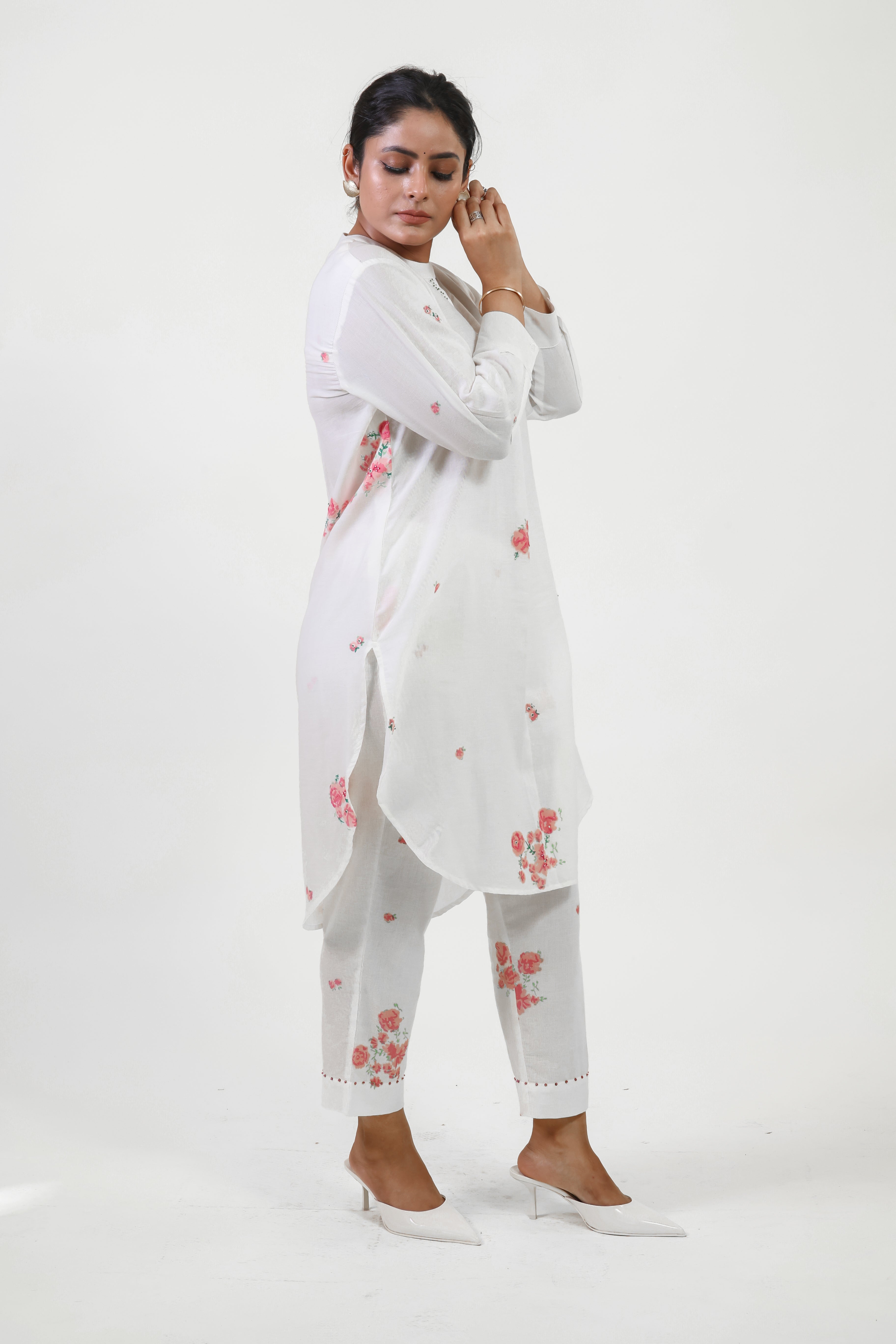 White floral drop shoulder bloom kurta