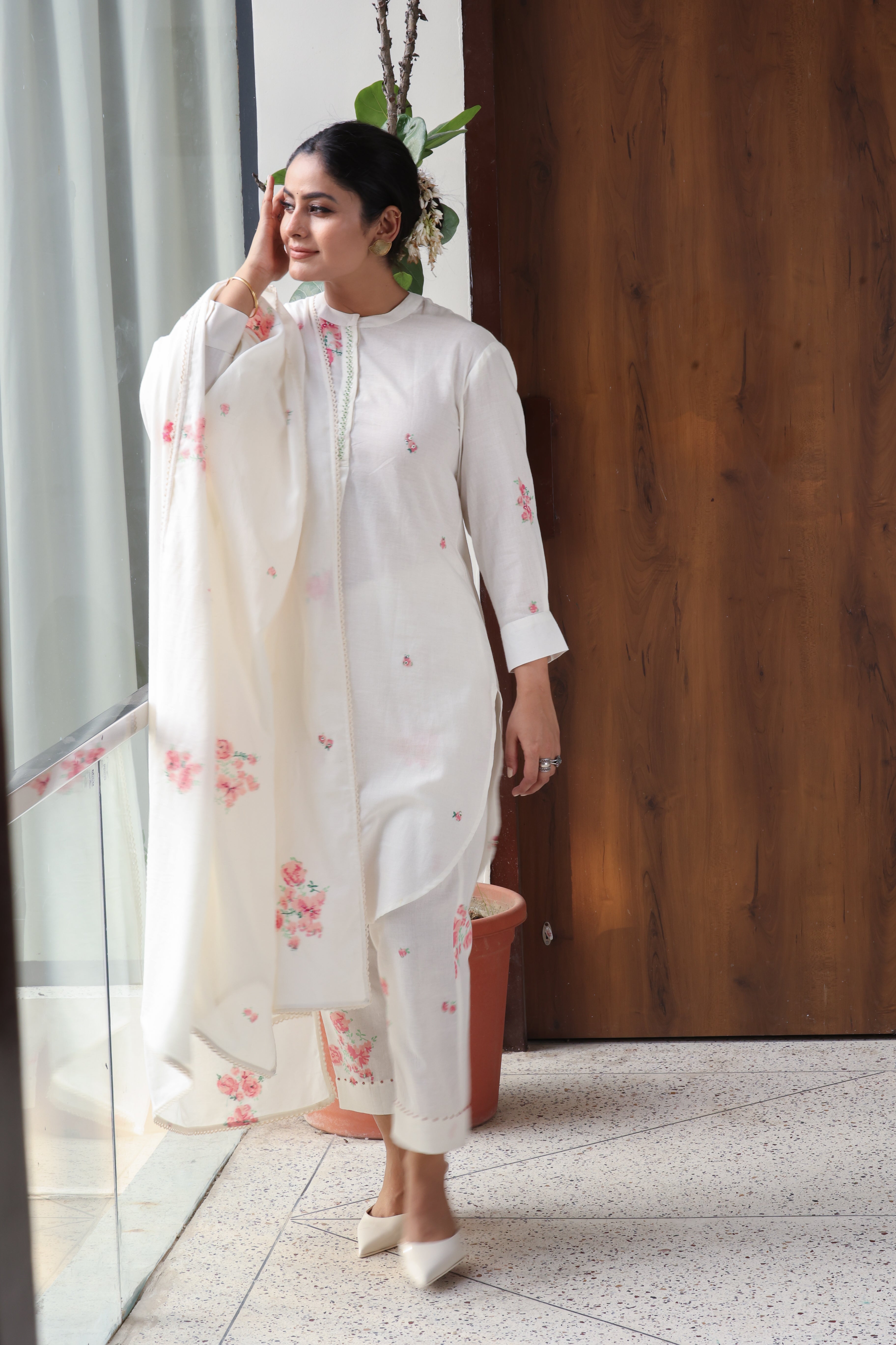 White floral drop shoulder bloom kurta