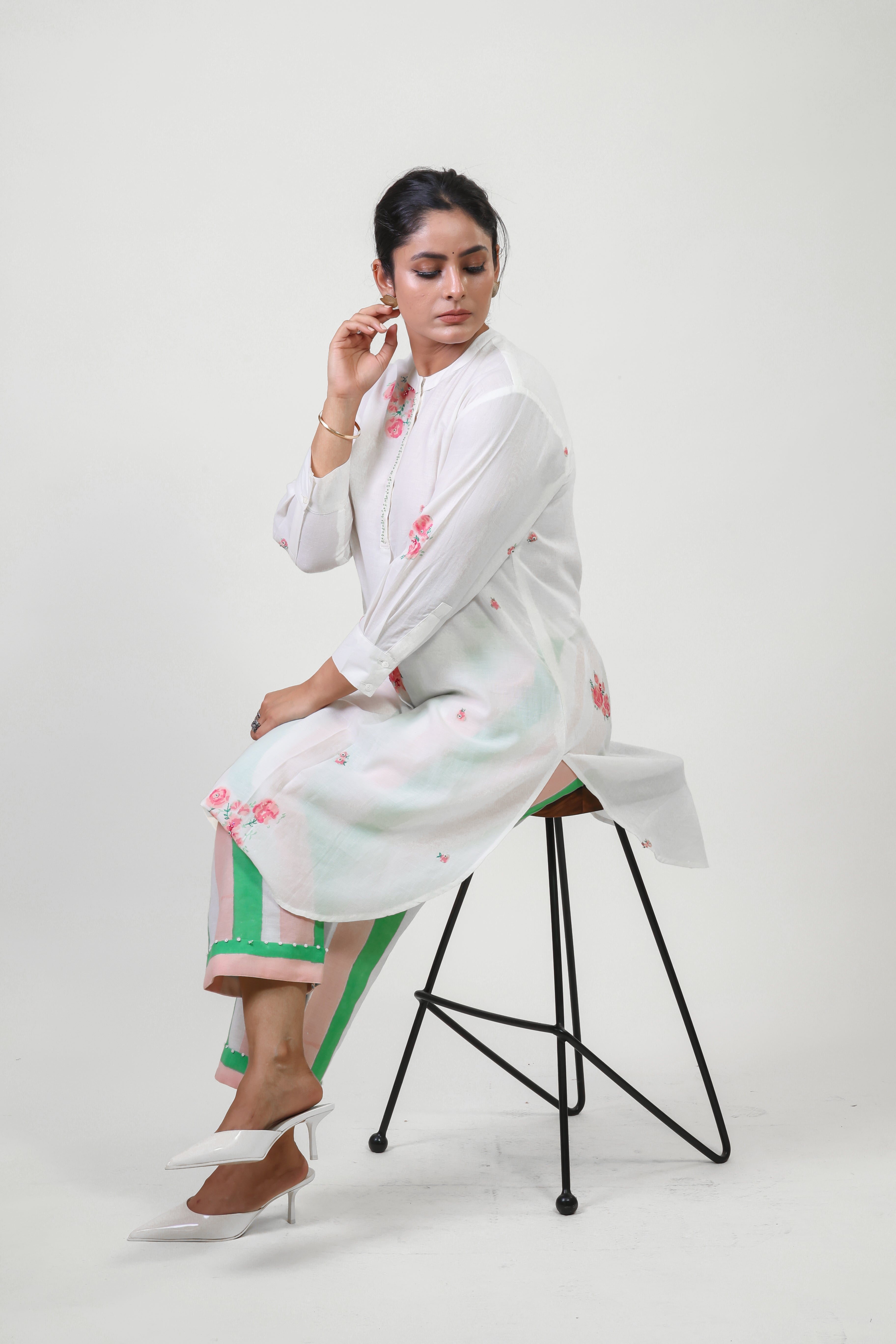 White floral drop shoulder bloom kurta