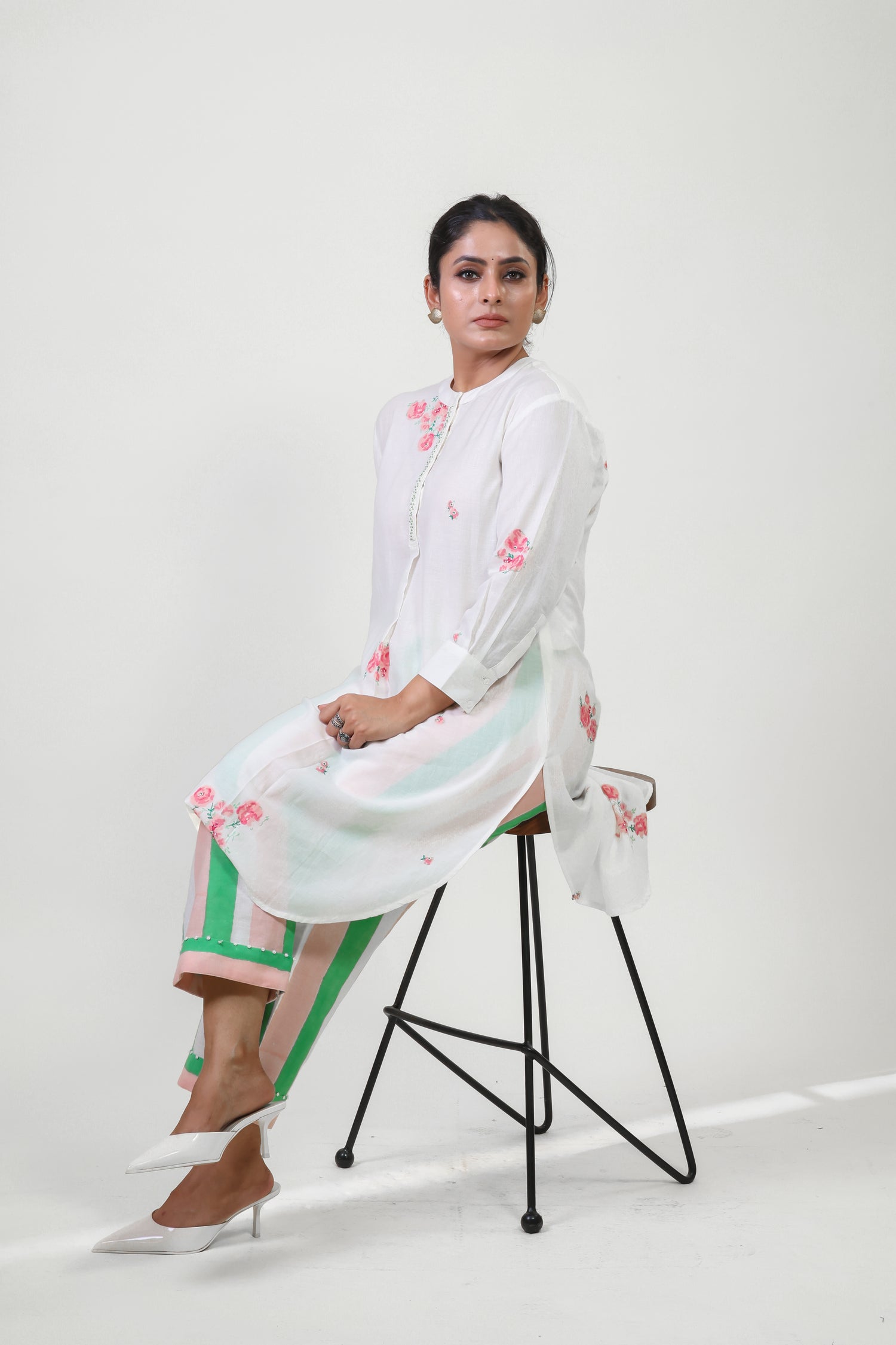 White floral drop shoulder bloom kurta