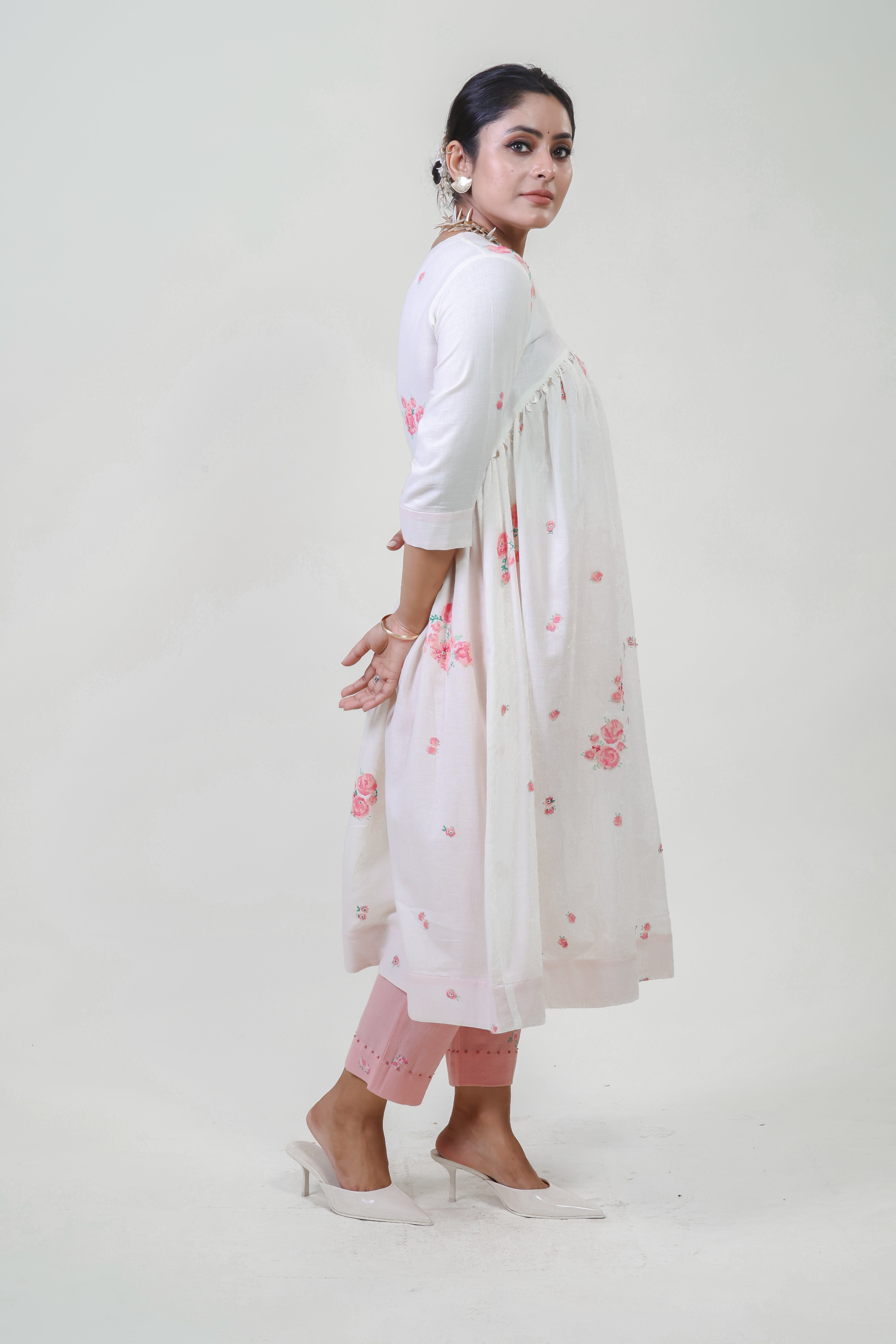 White V-neck gathered anarkali bloom kurta