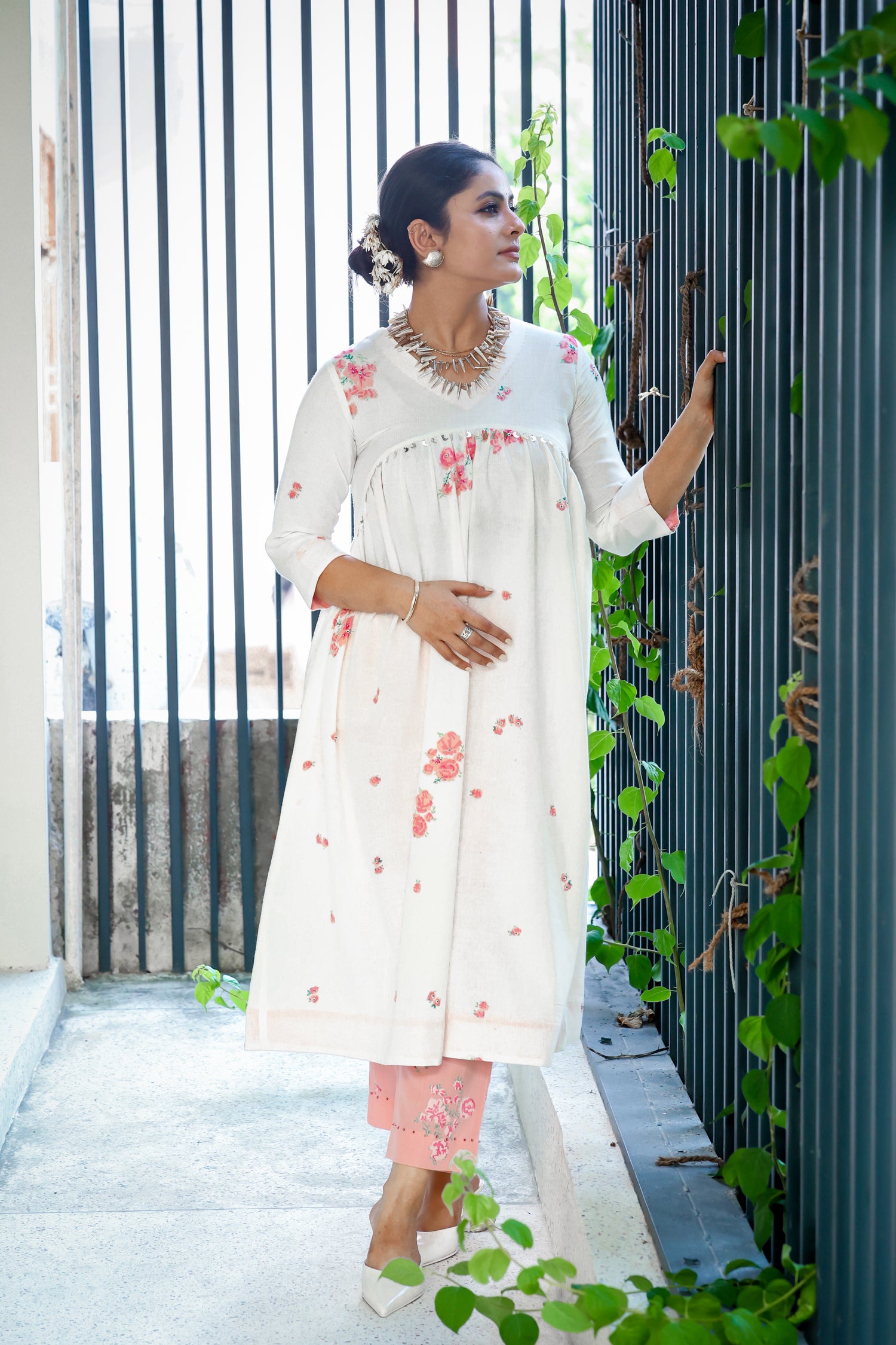 White V-neck gathered anarkali bloom kurta